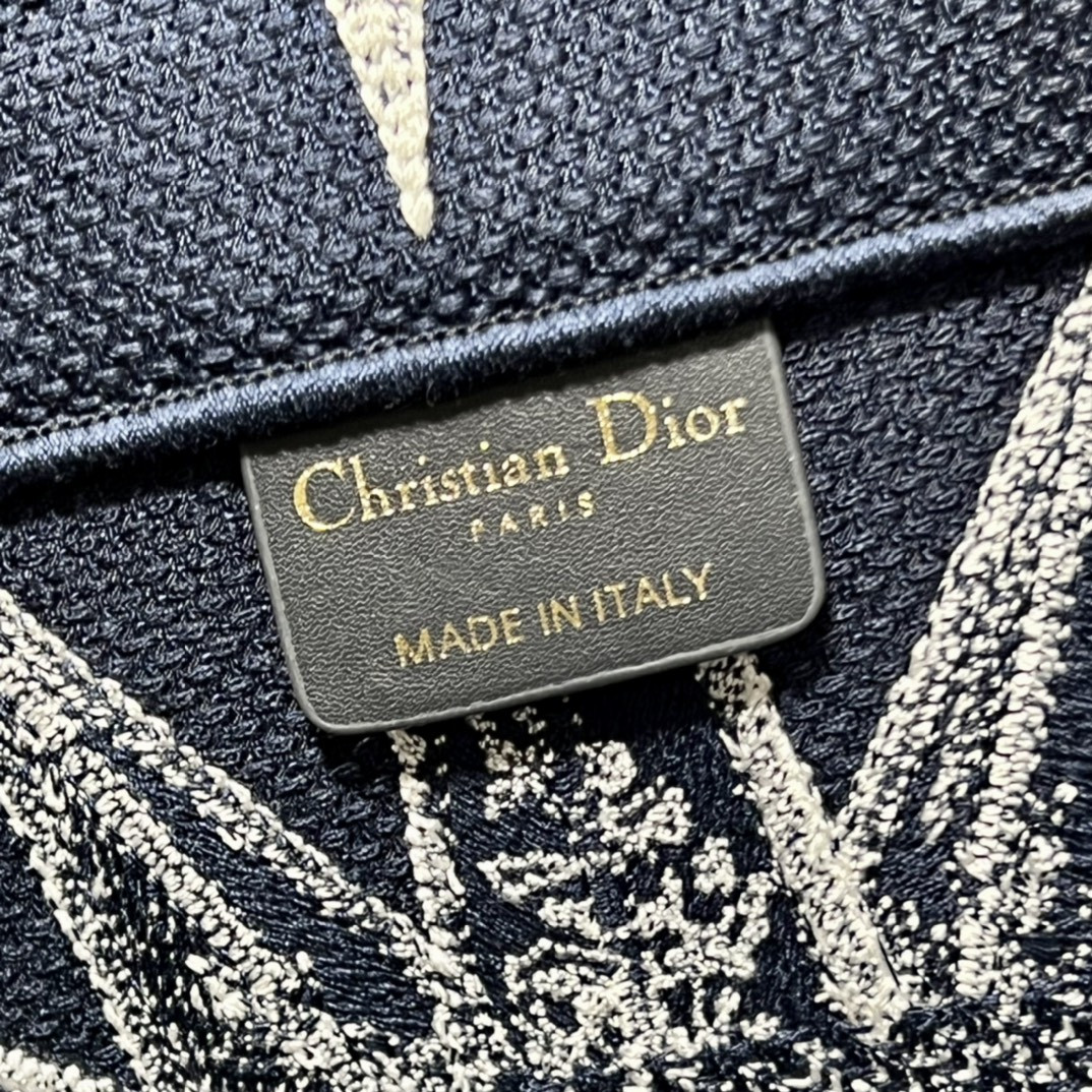 Medium D10r Book Tote