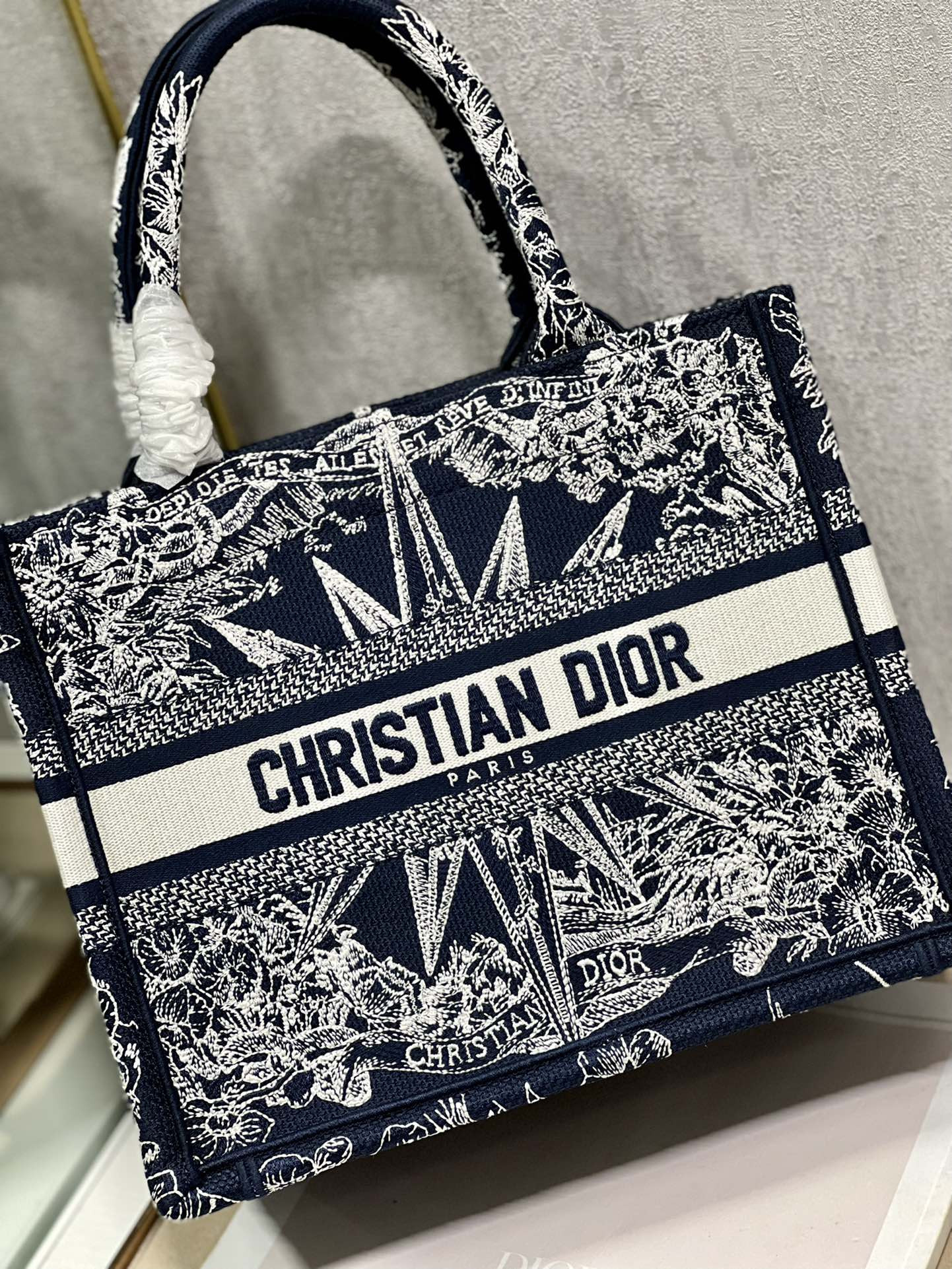 Small D10r Book Tote