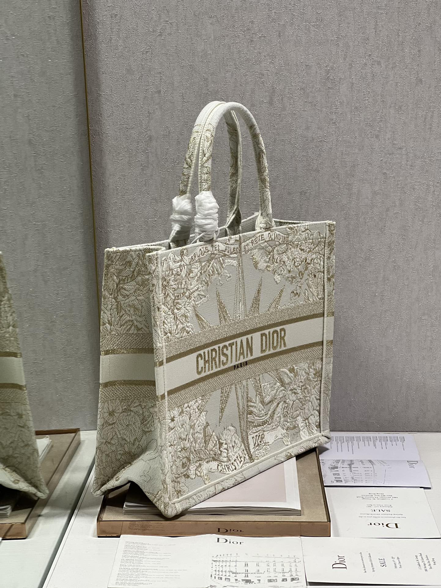 Large D10r Book Tote