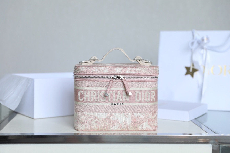 D10r Travel Vanity