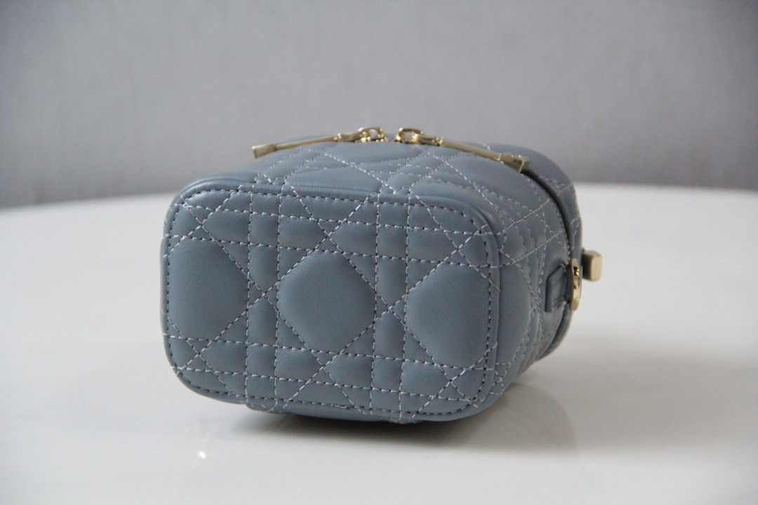 D10r Mini Travel Vanity