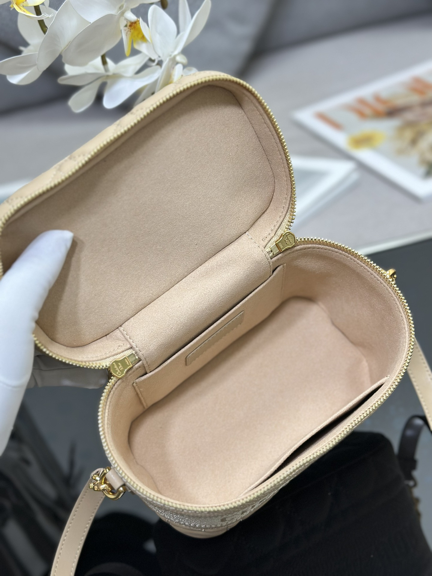 D10r Travel Vanity