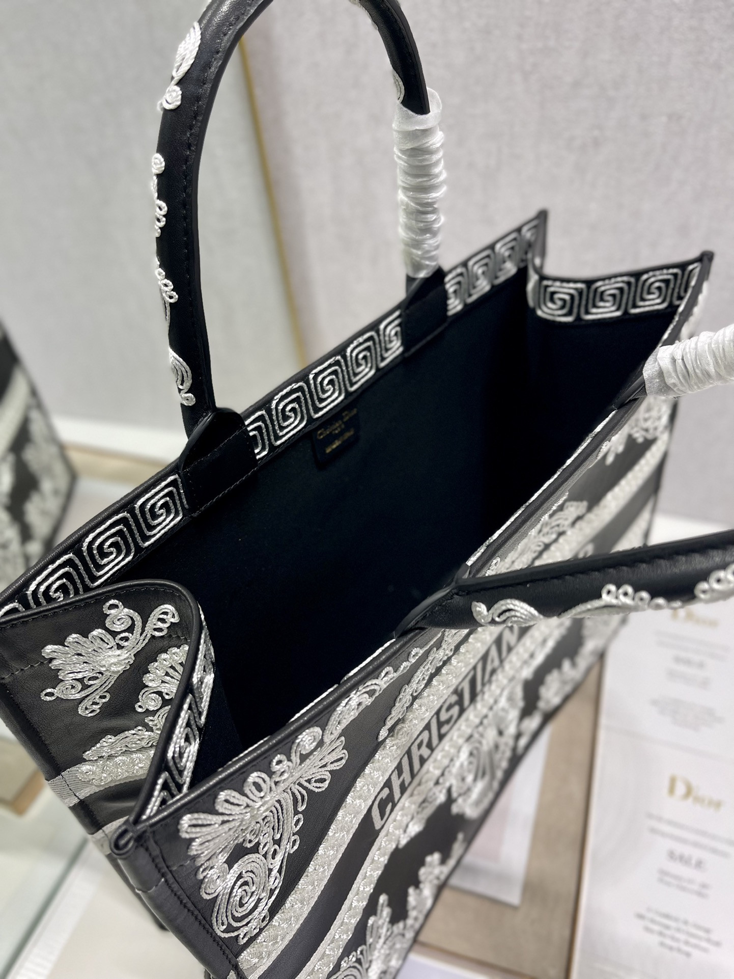 Medium D10r Book Tote