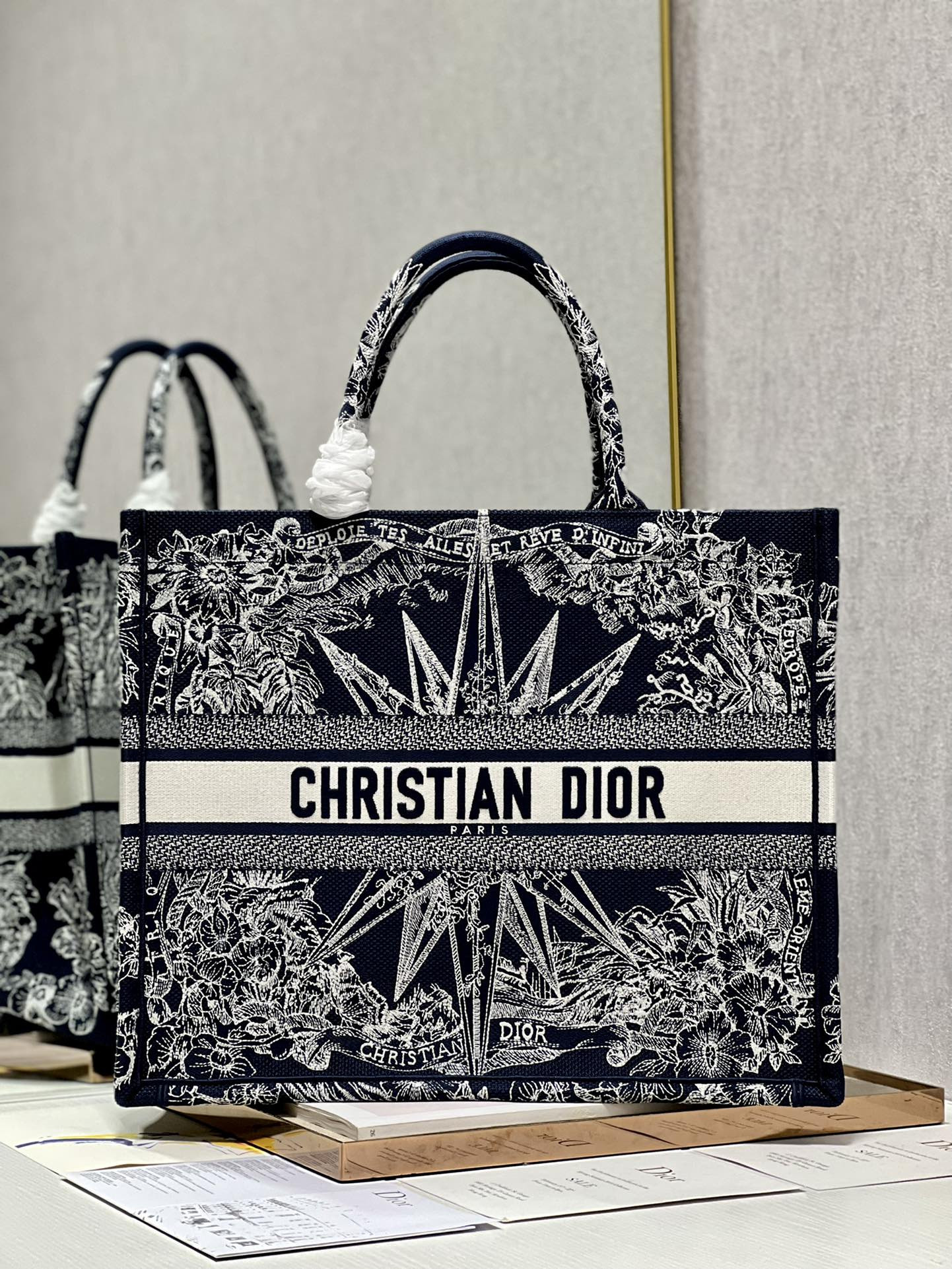 Large D10r Book Tote