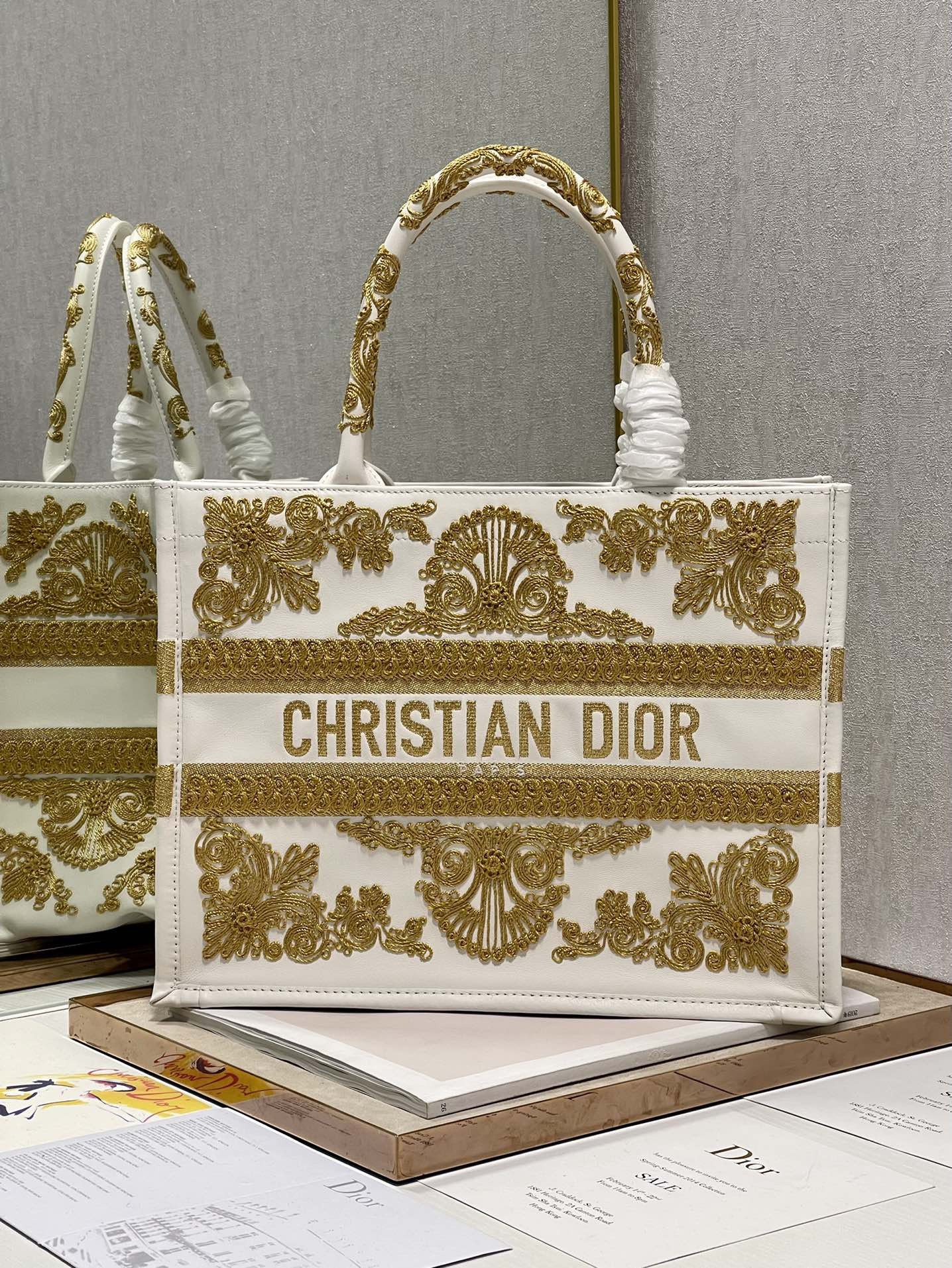 Medium D10r Book Tote