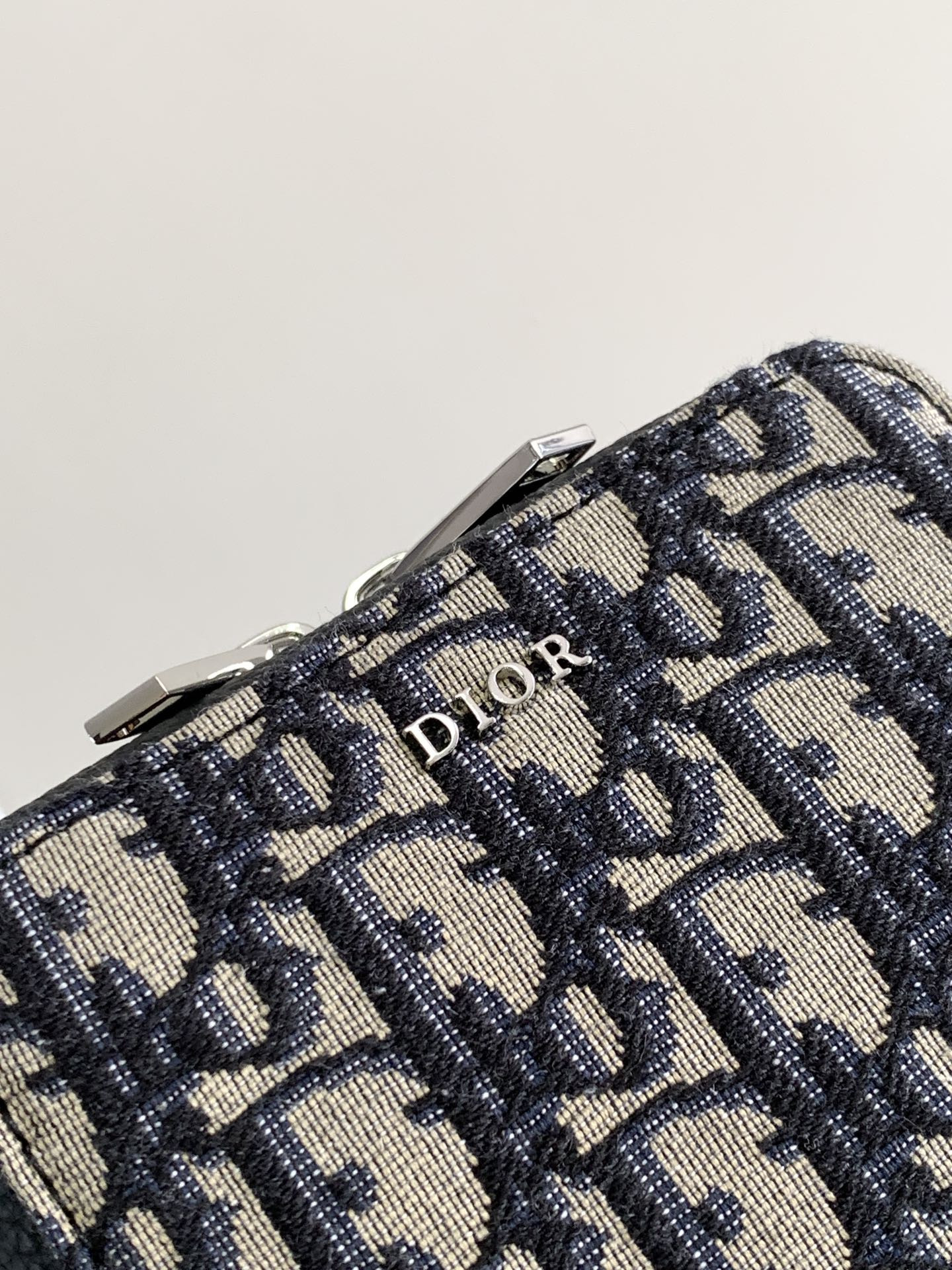 D10r World Tour Bag