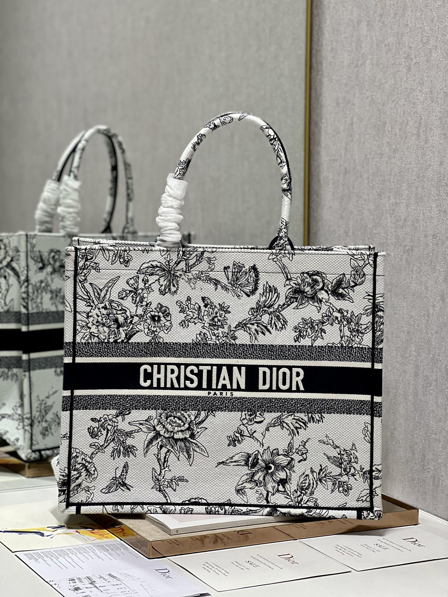 Large D10r Book Tote