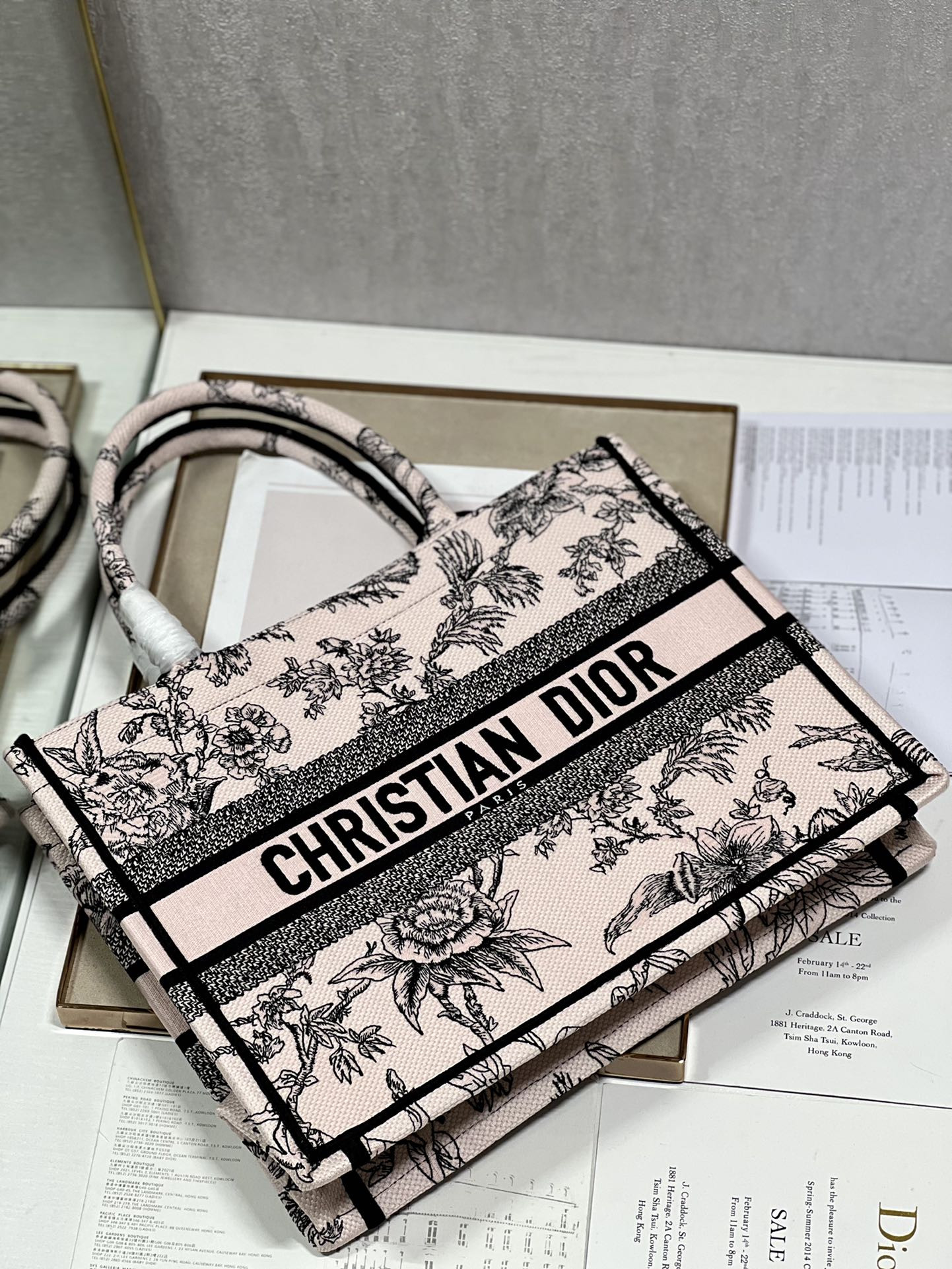 Medium D10r Book Tote