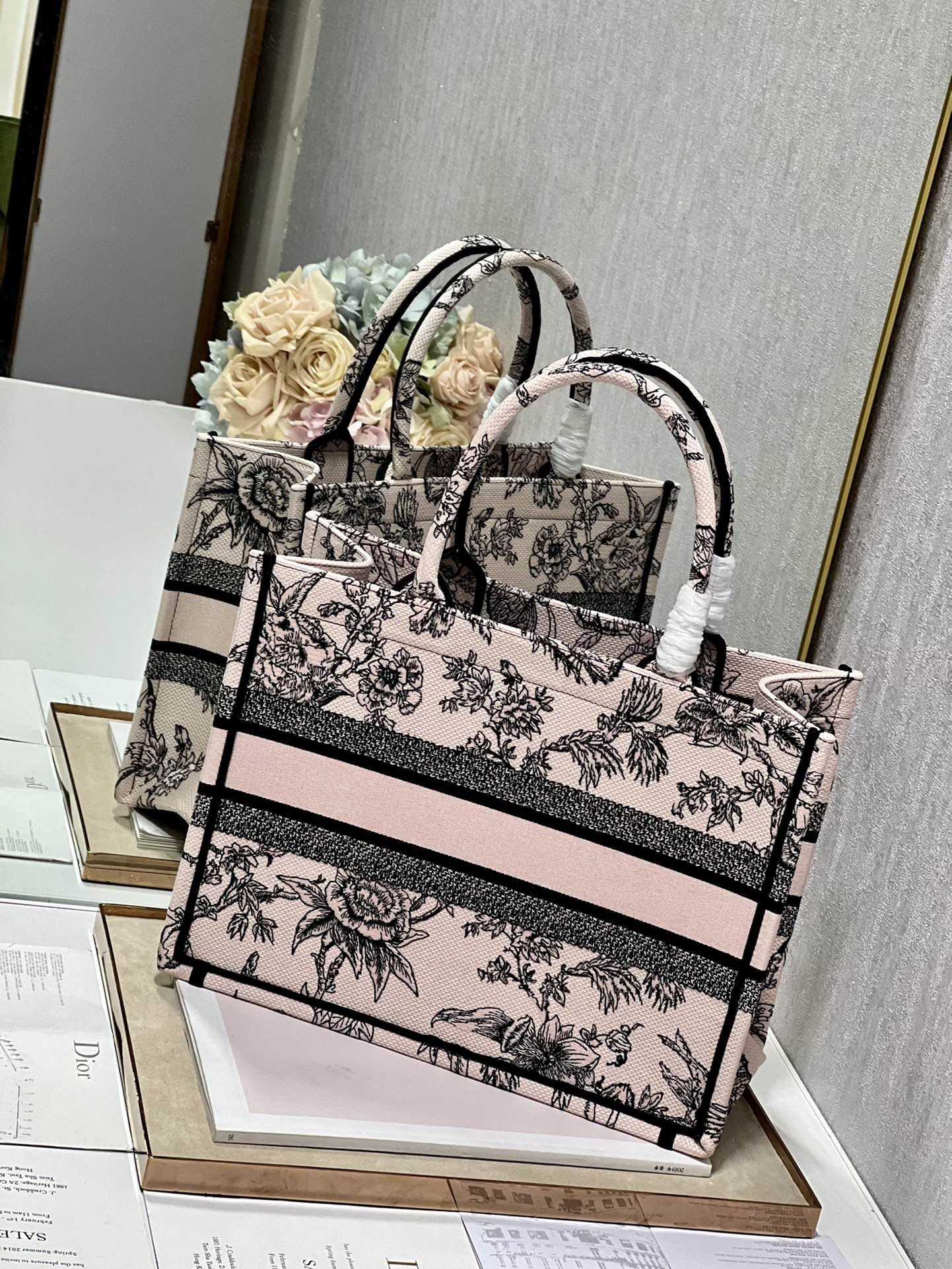 Medium D10r Book Tote