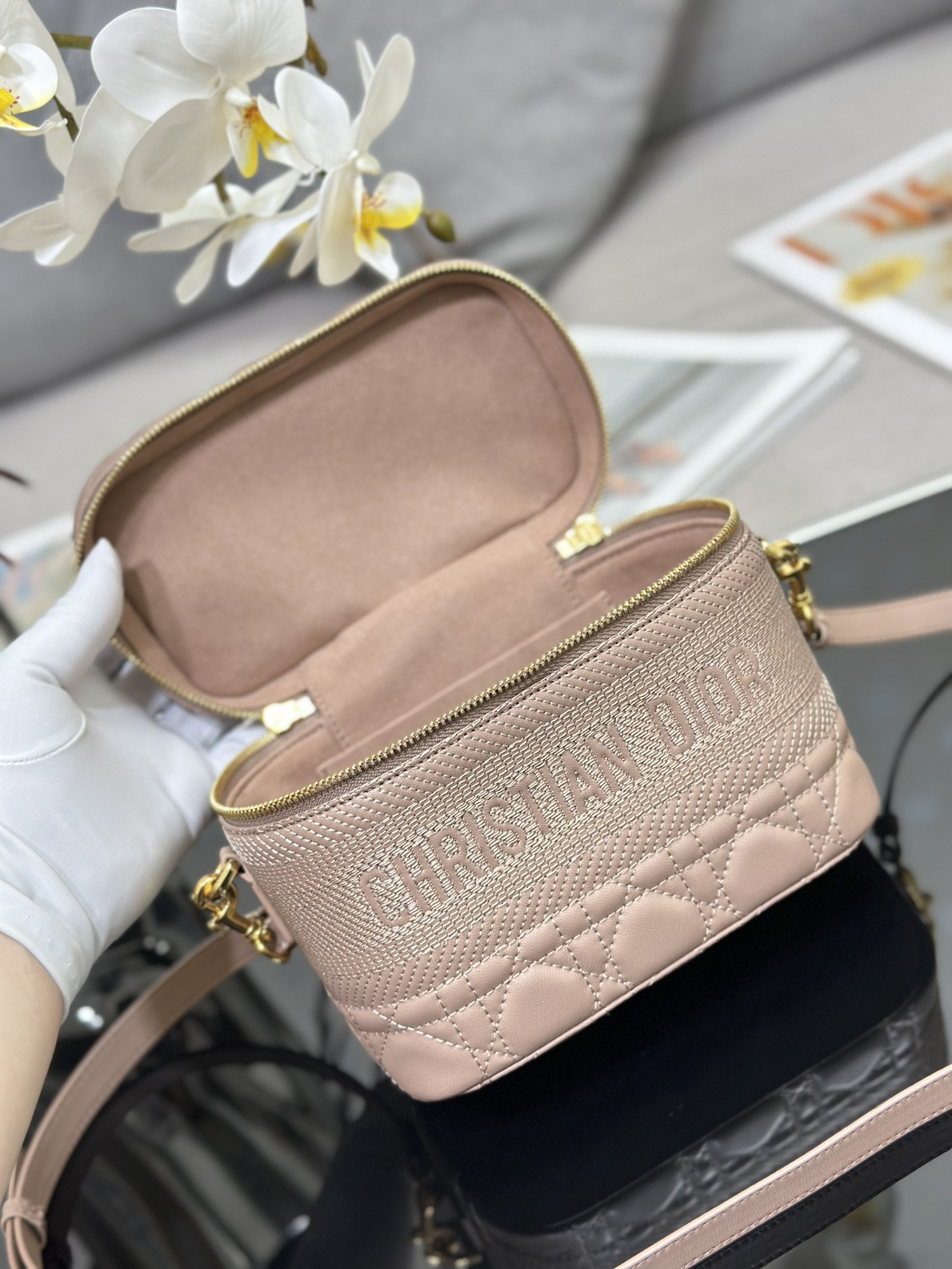 D10r Travel Vanity
