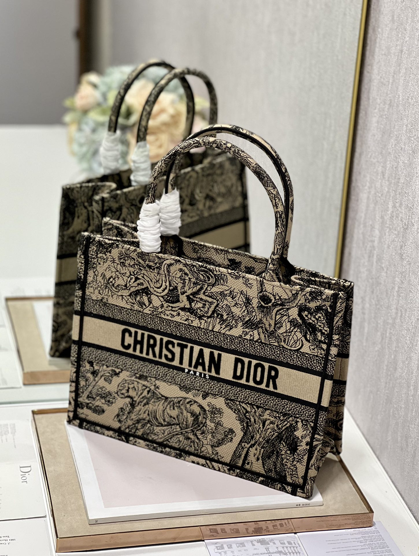 Medium D10r Book Tote