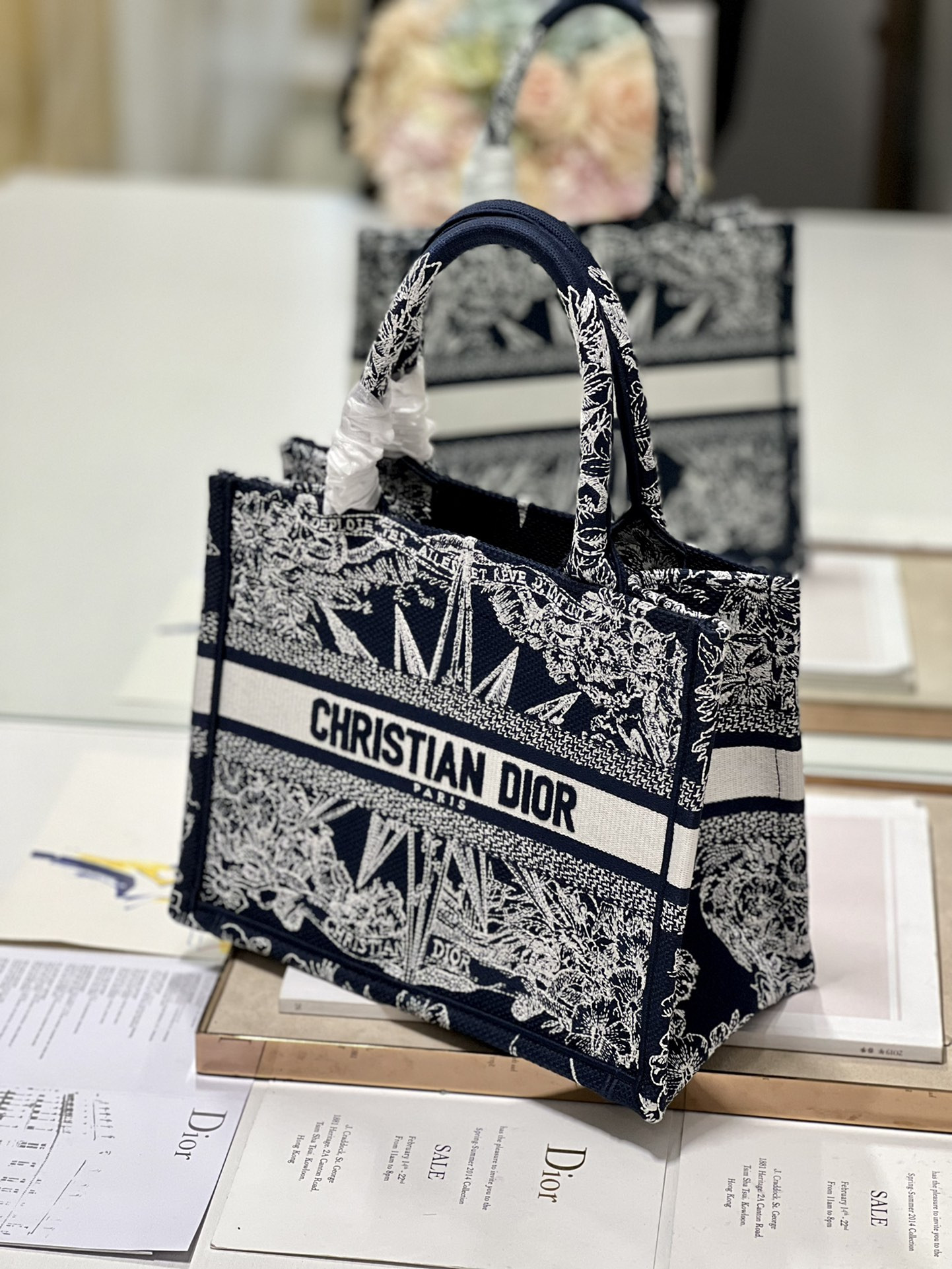 Small D10r Book Tote