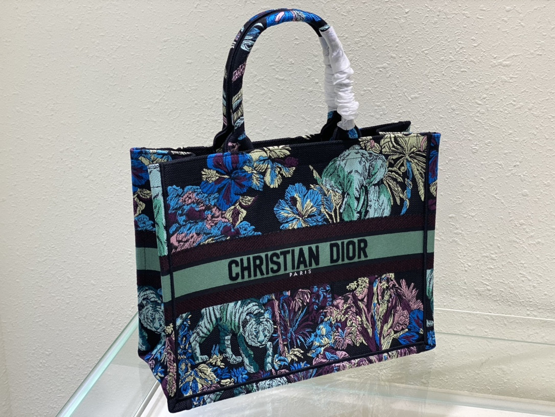 Large D10r Book Tote