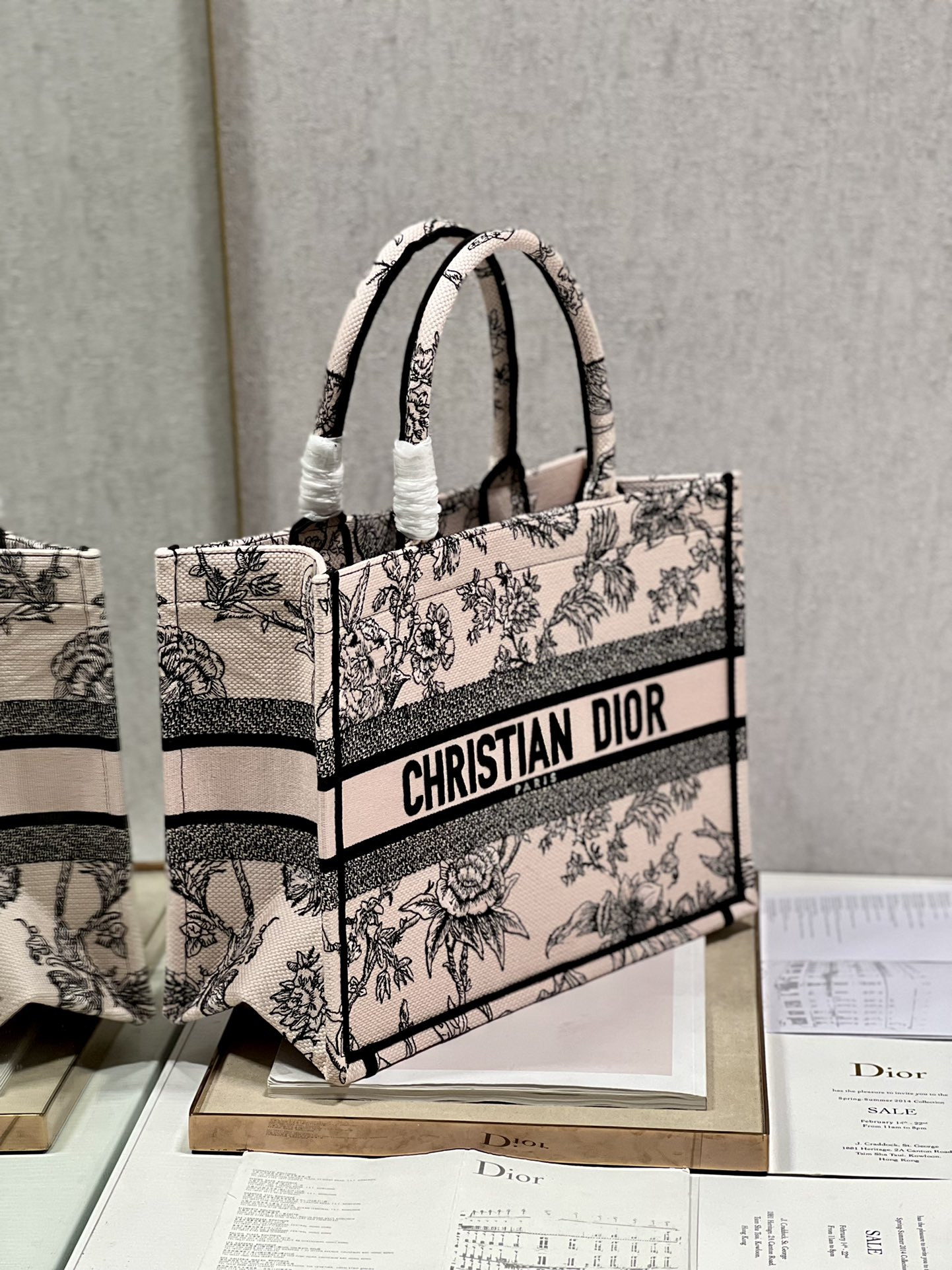 Medium D10r Book Tote