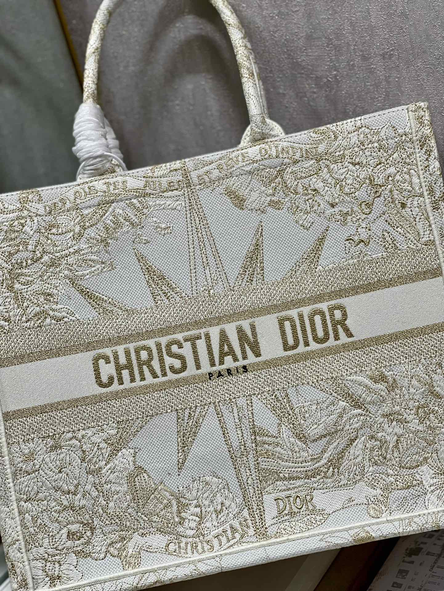 Large D10r Book Tote