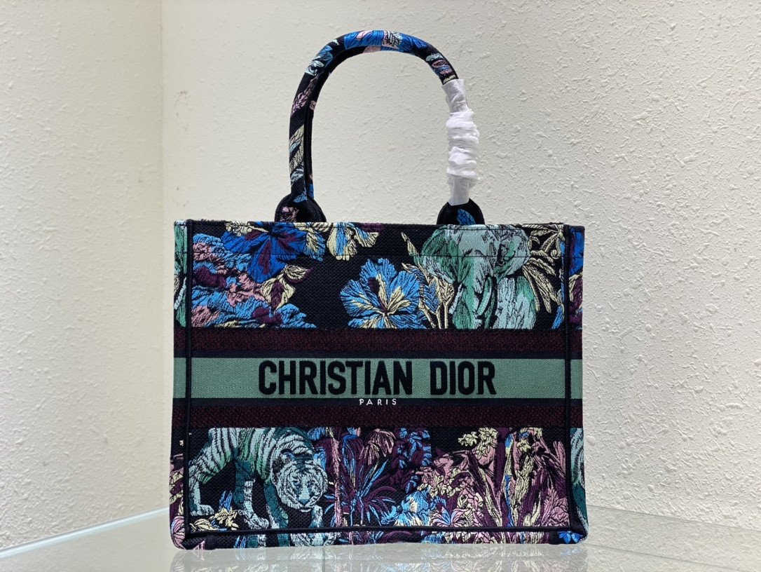 Large D10r Book Tote