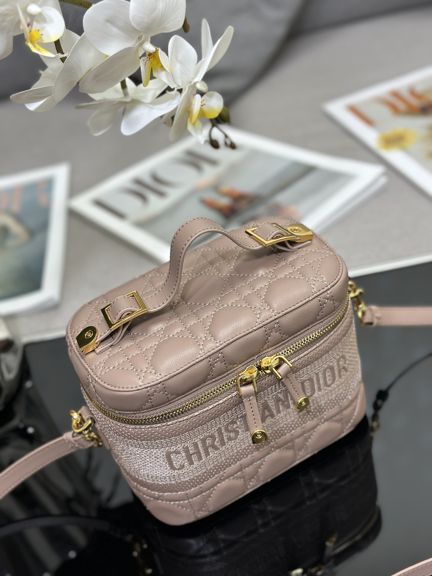 D10r Travel Vanity