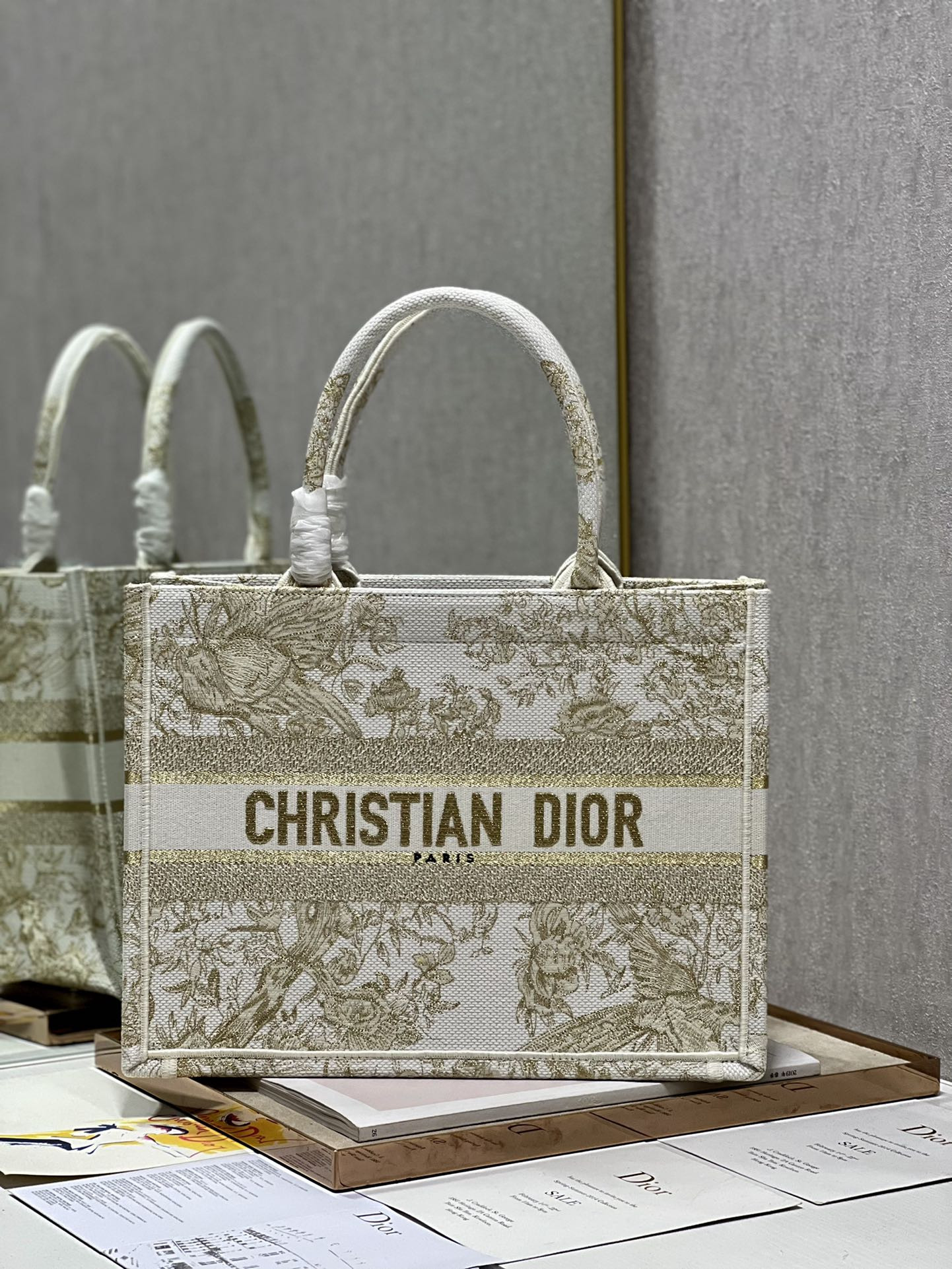Medium D10r Book Tote