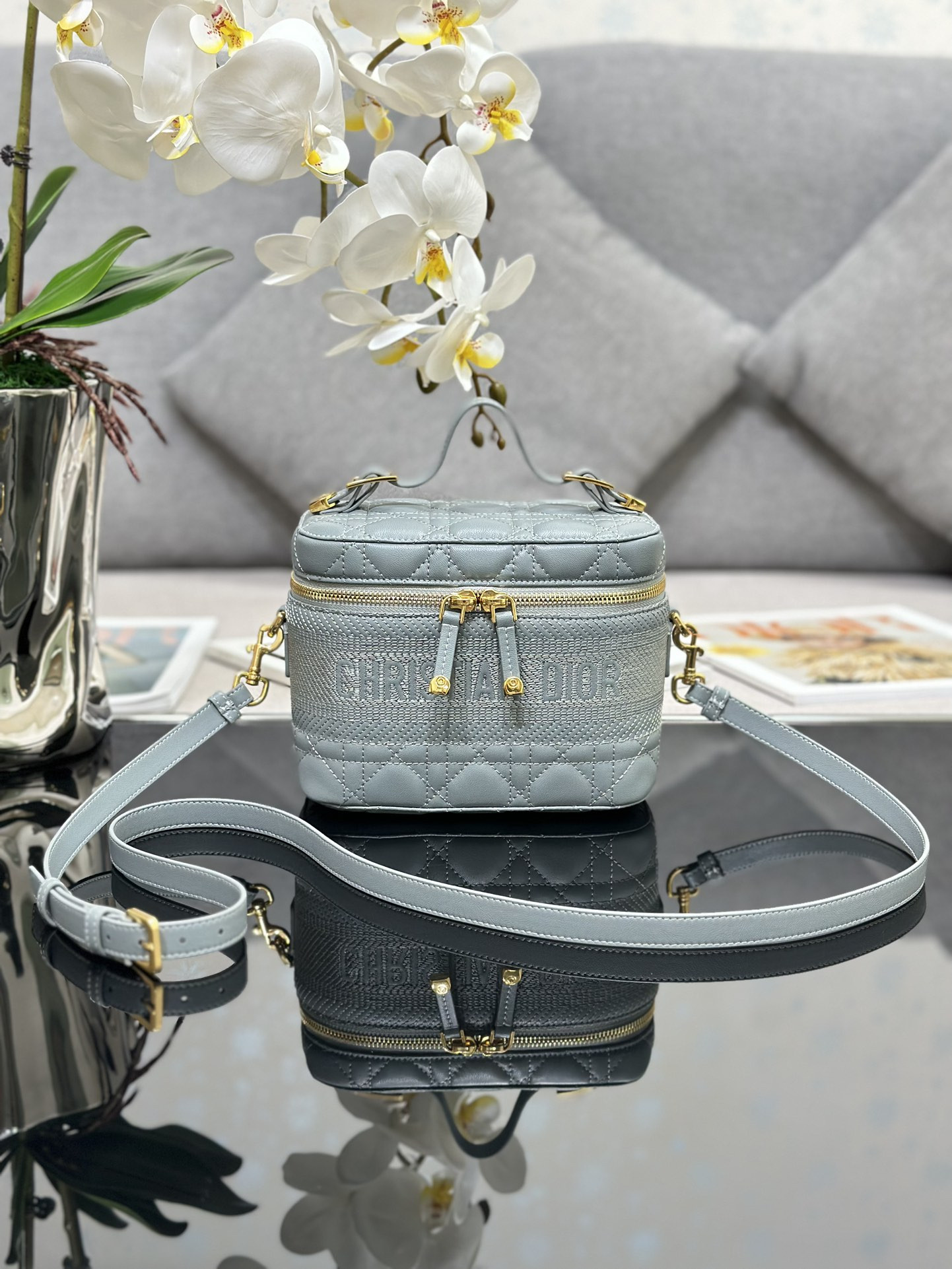 D10r Travel Vanity