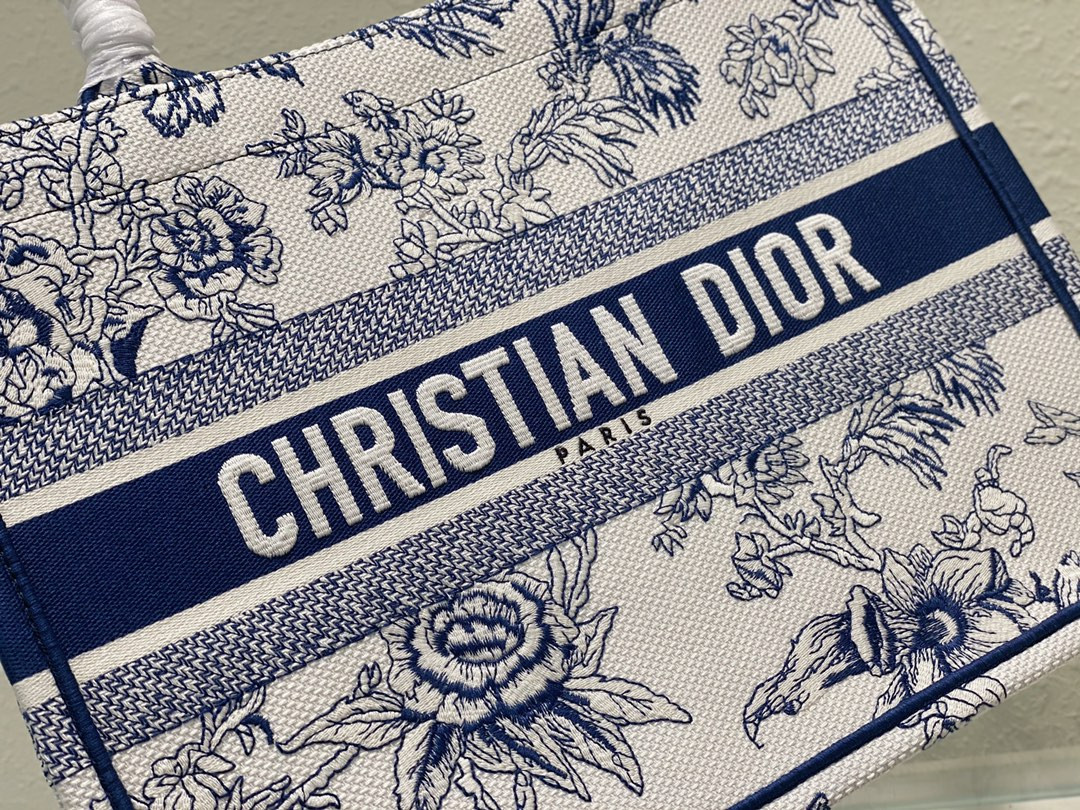 Medium D10r Book Tote