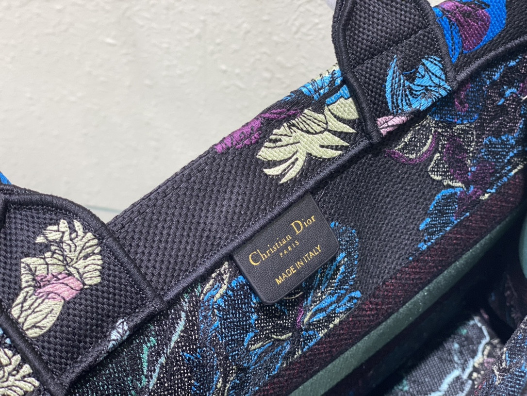 Large D10r Book Tote
