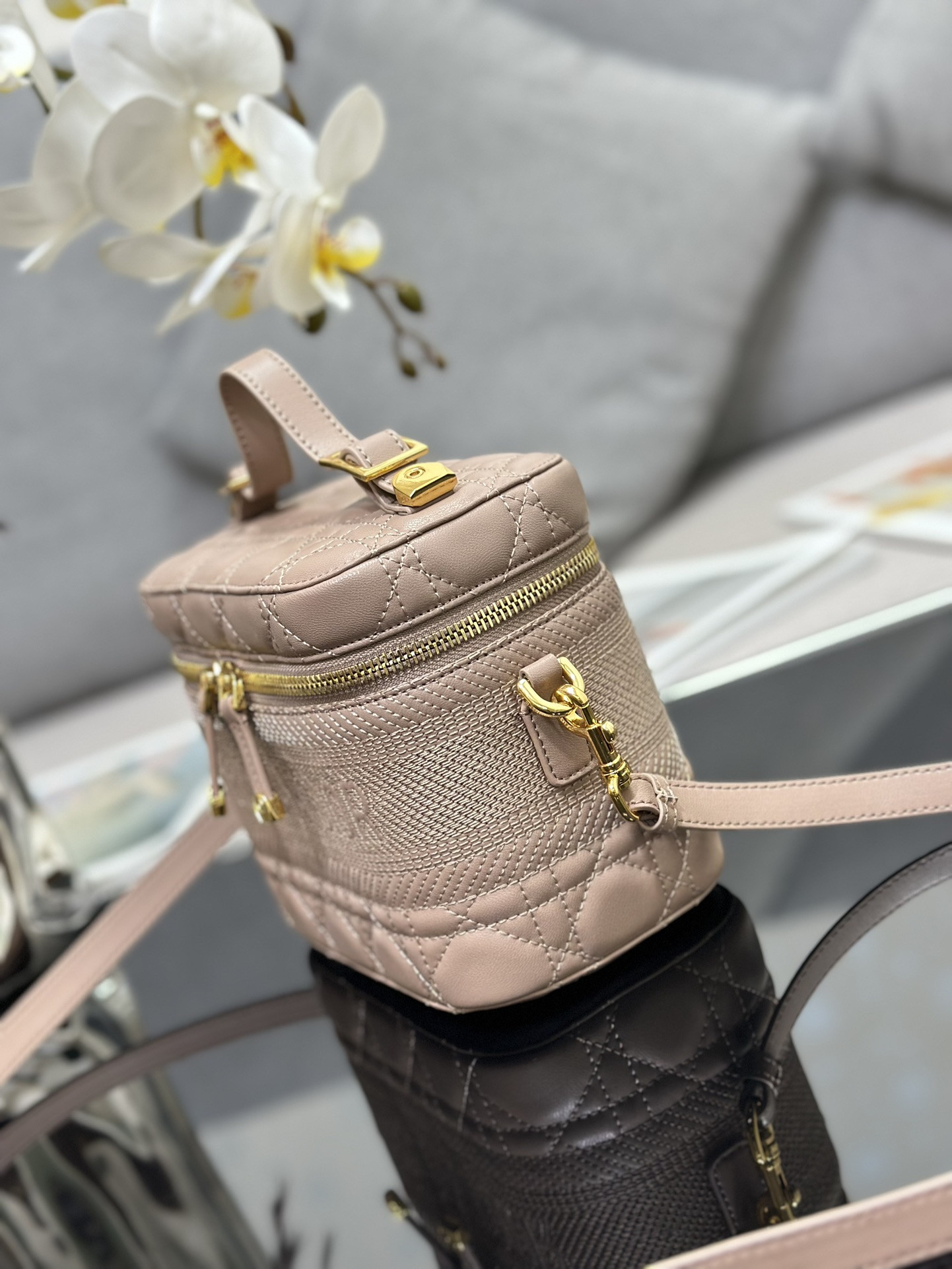 D10r Travel Vanity