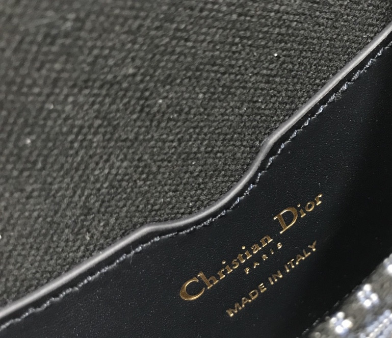Medium D10r Bobby Bag