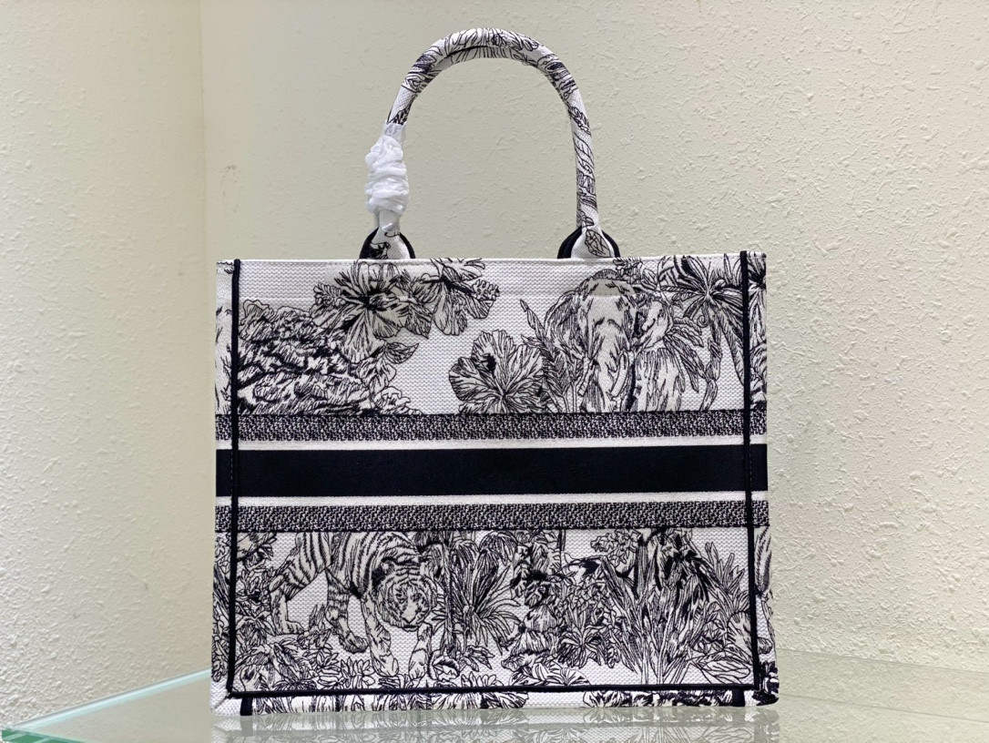 Large D10r Book Tote