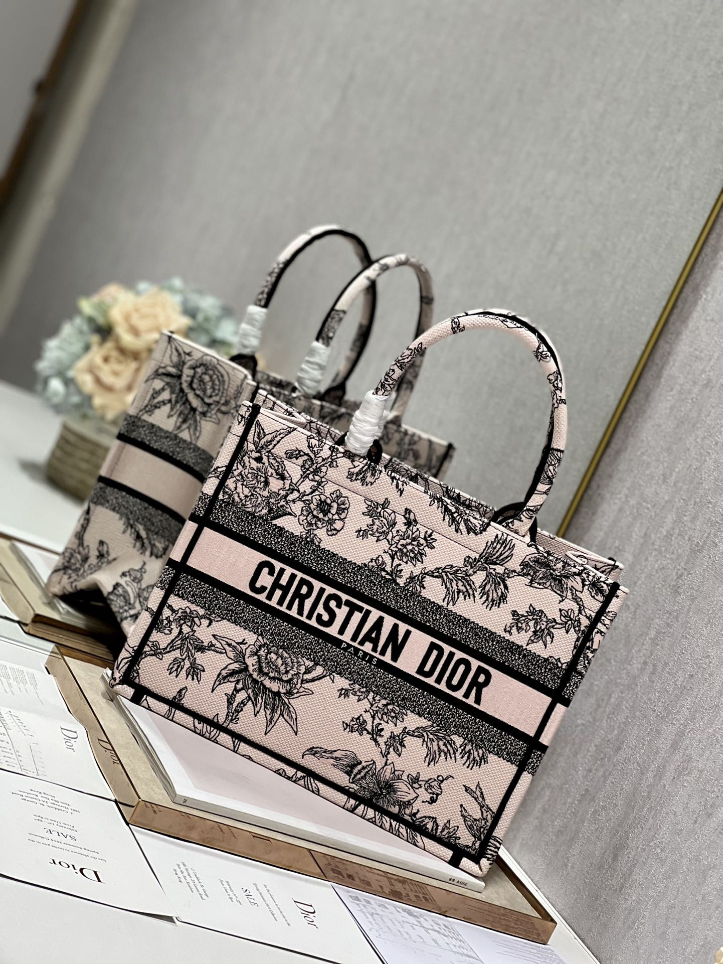 Medium D10r Book Tote