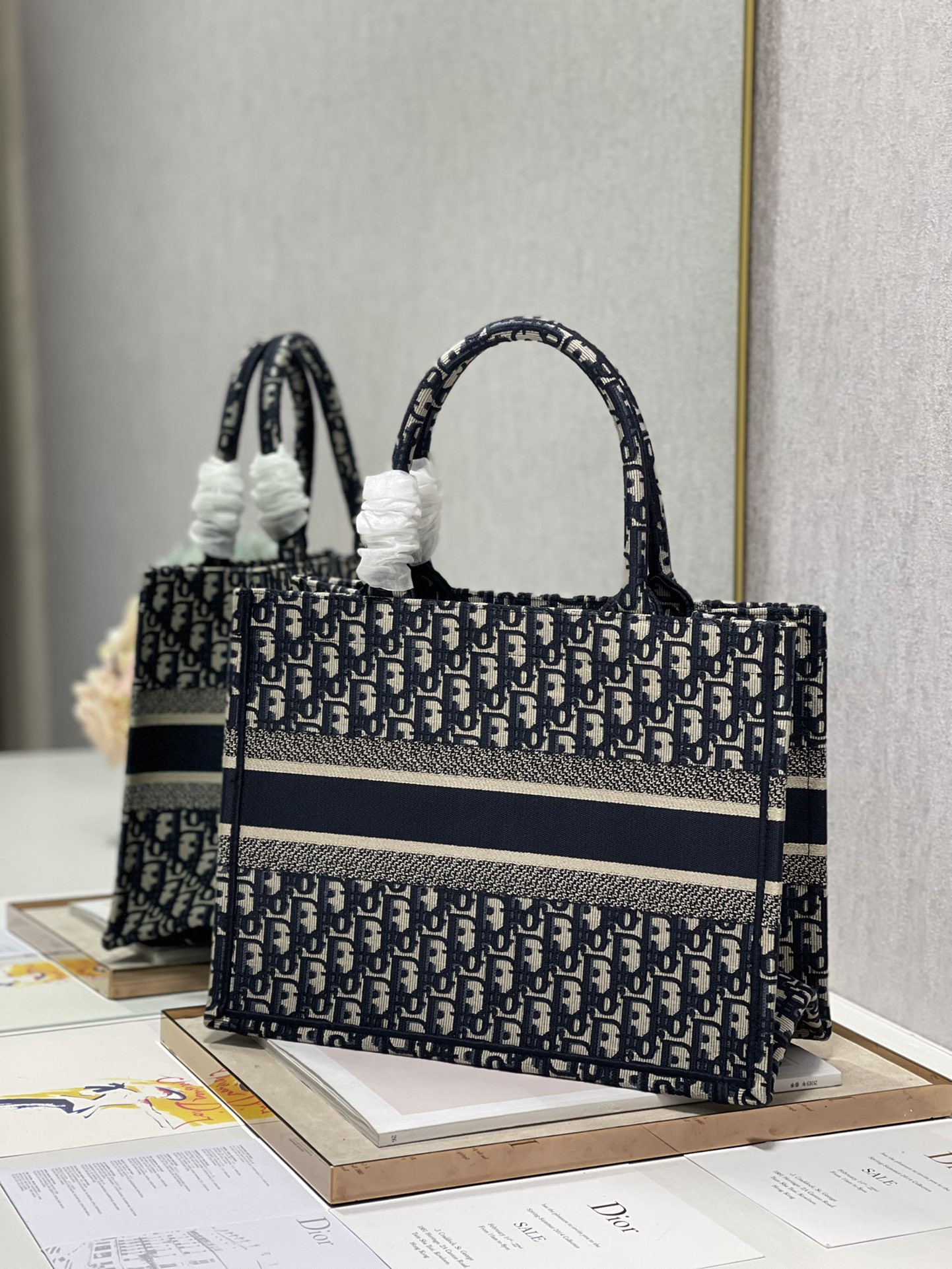 Medium D10r Book Tote