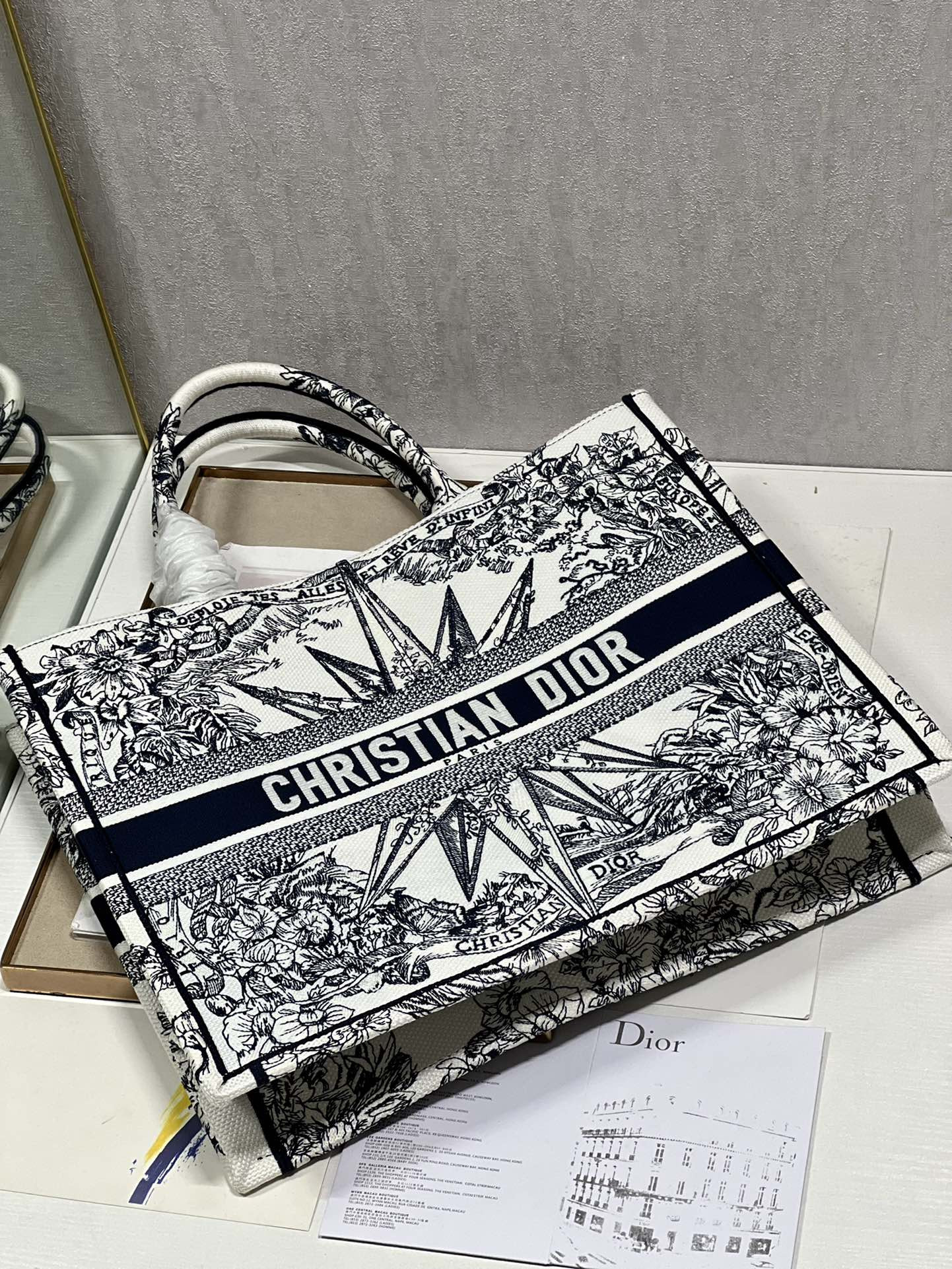 Large D10r Book Tote