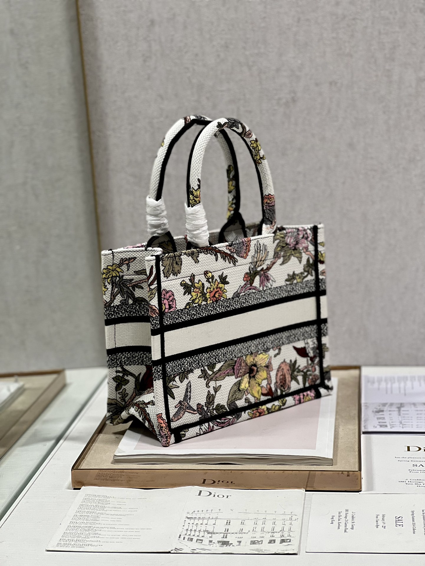 Small D10r Book Tote