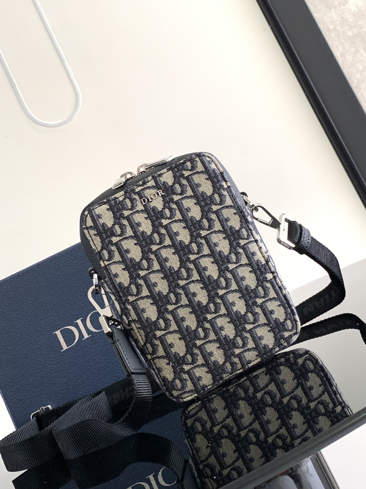 D10r World Tour Bag