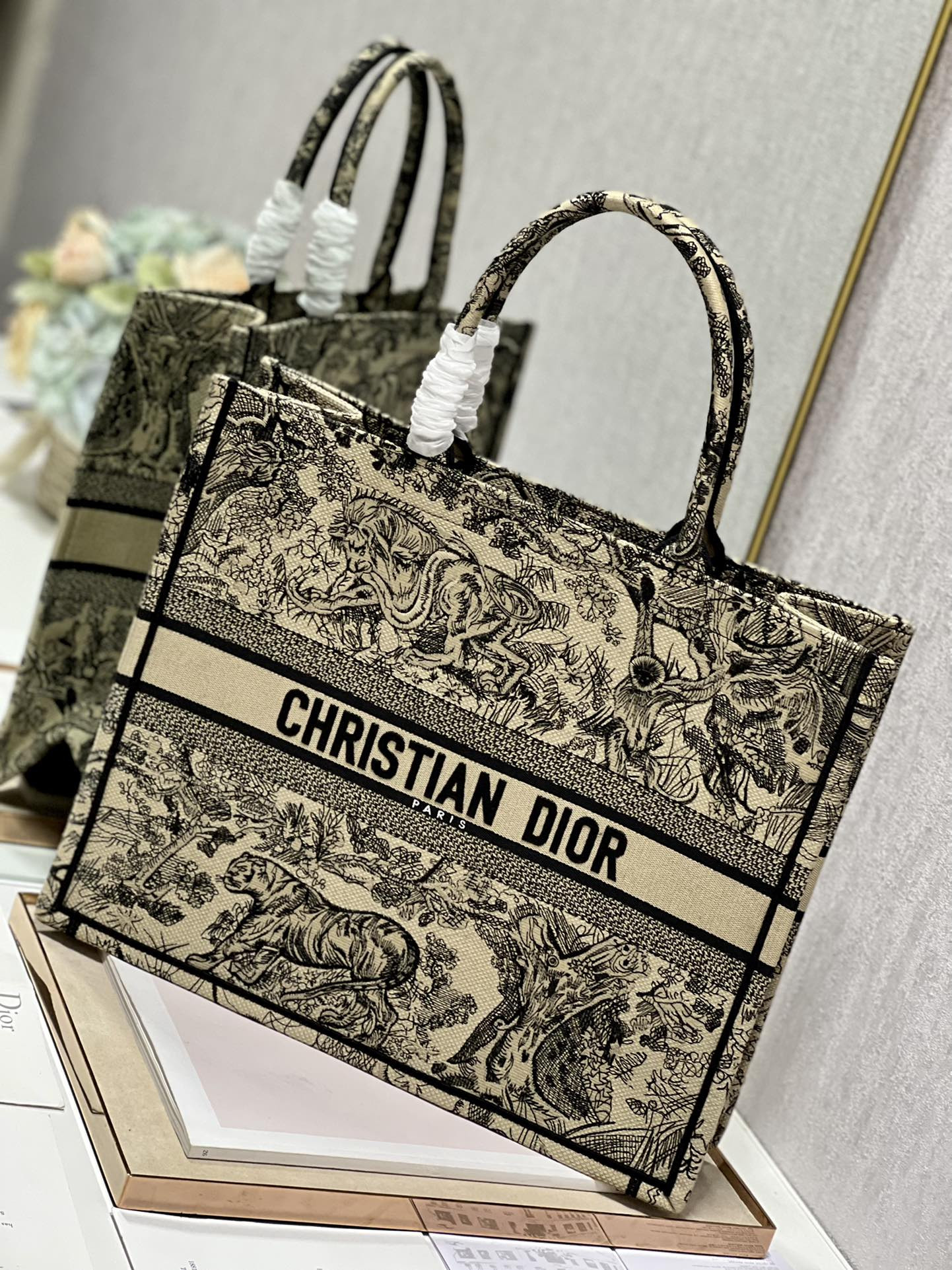 Large D10r Book Tote