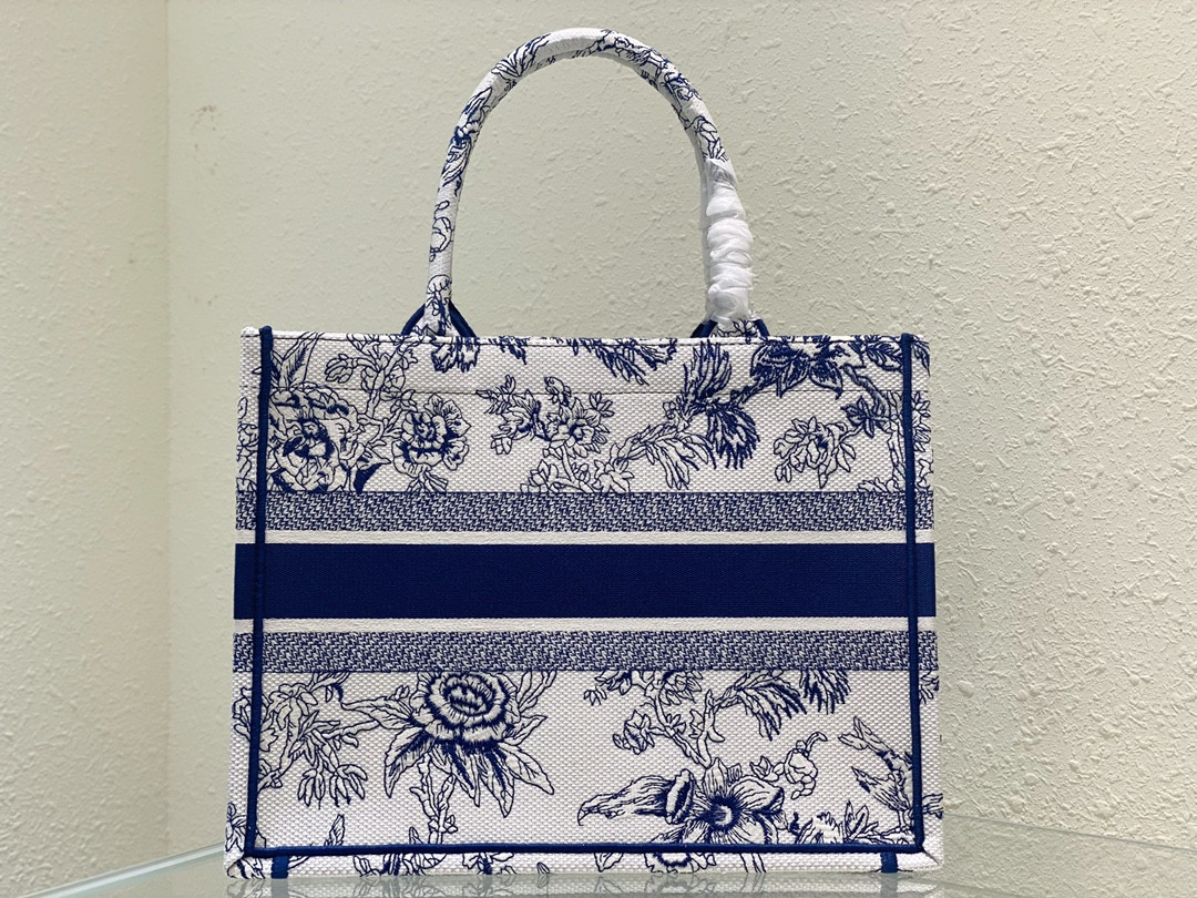 Medium D10r Book Tote