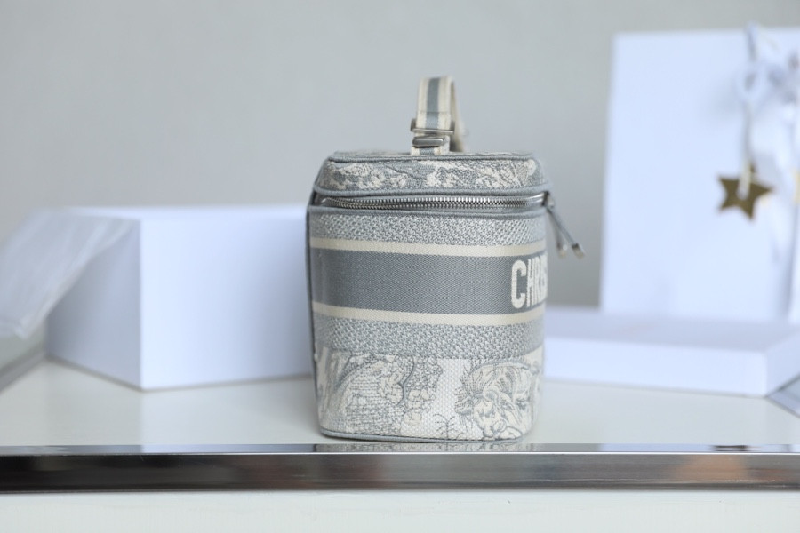 D10r Travel Vanity