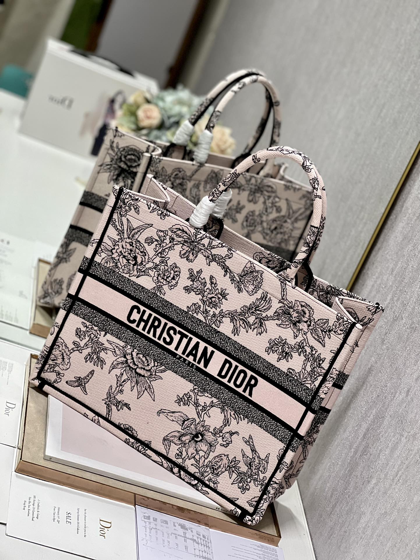 Large D10r Book Tote