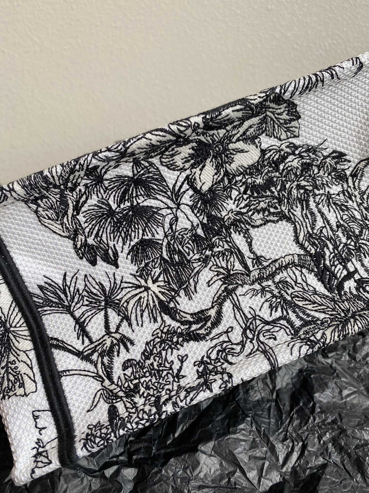 Small D10r Book Tote