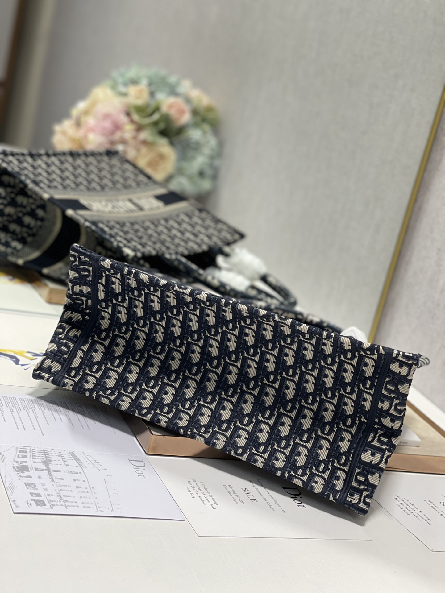 Medium D10r Book Tote