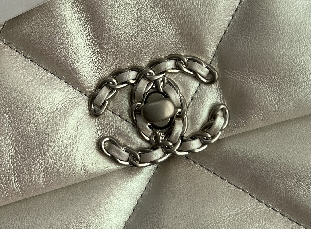 Chanle 19 Handbag