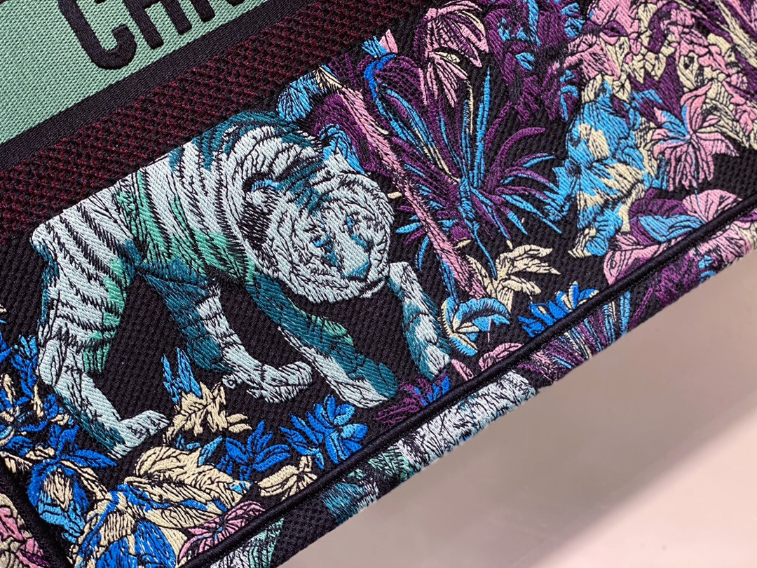 Large D10r Book Tote