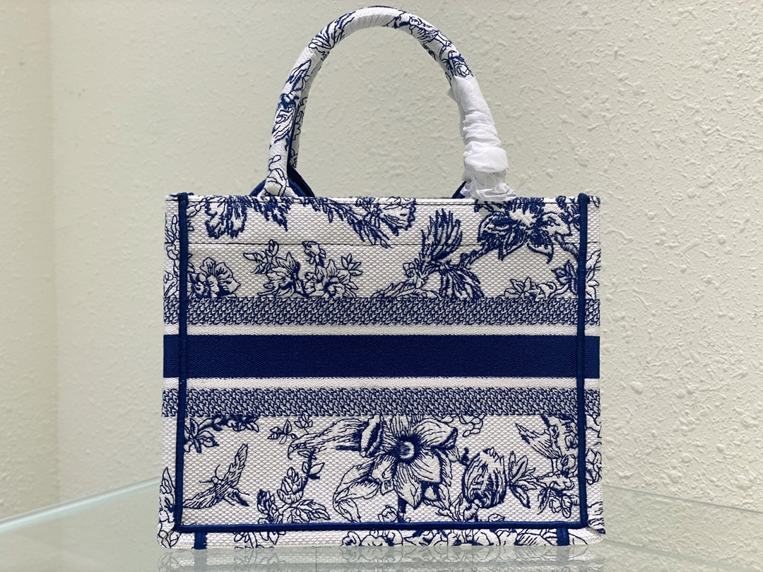 Small D10r Book Tote