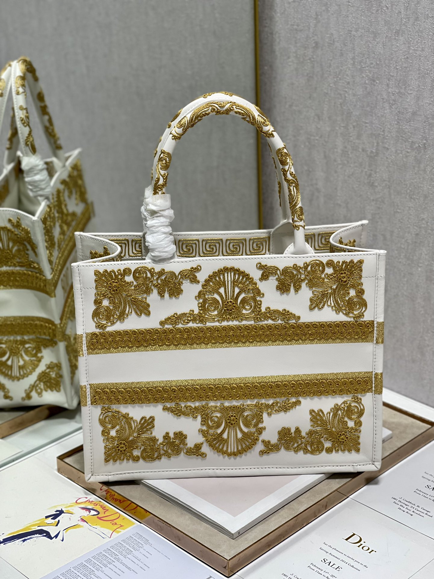 Medium D10r Book Tote