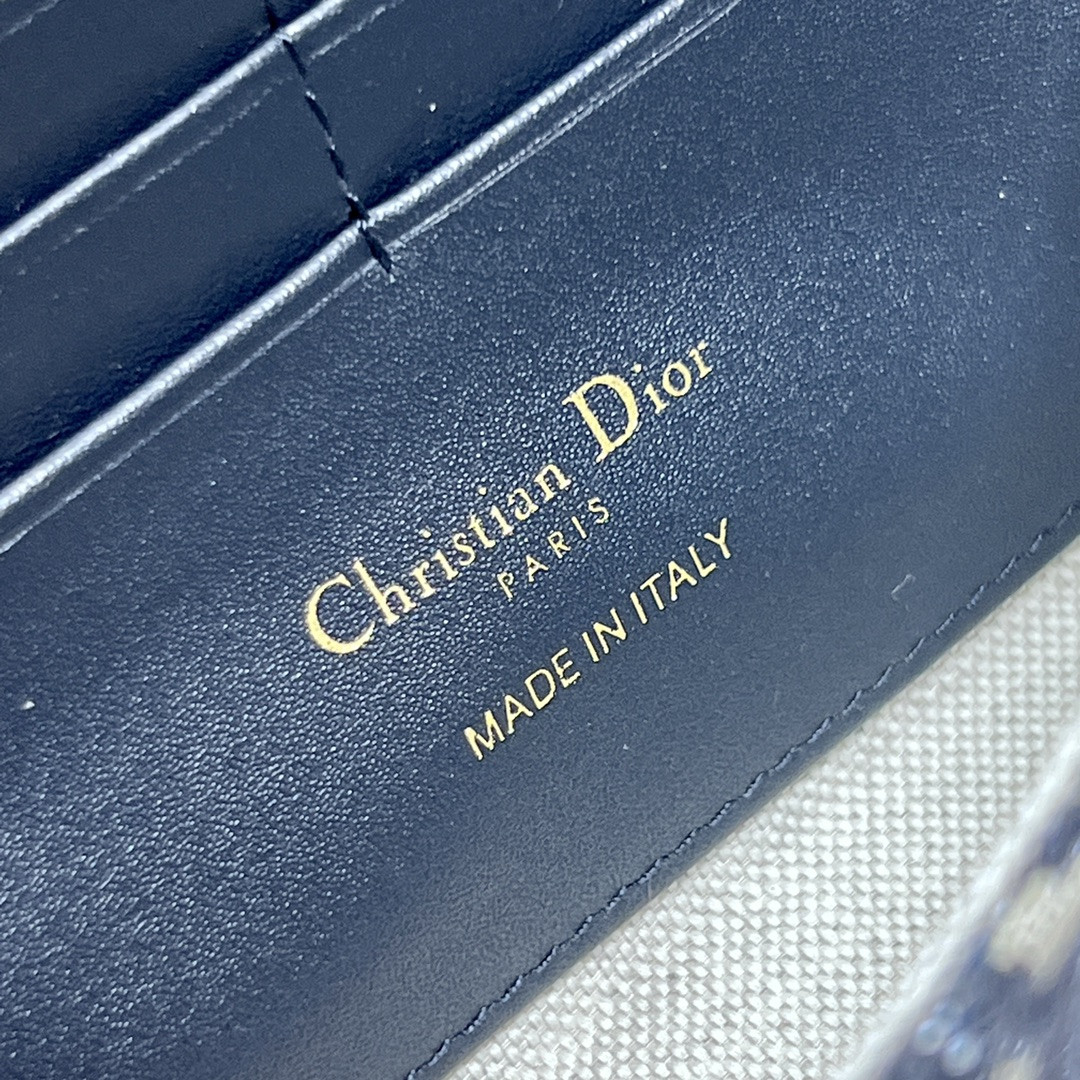 D10r Bobby East-west Pouch With Chain