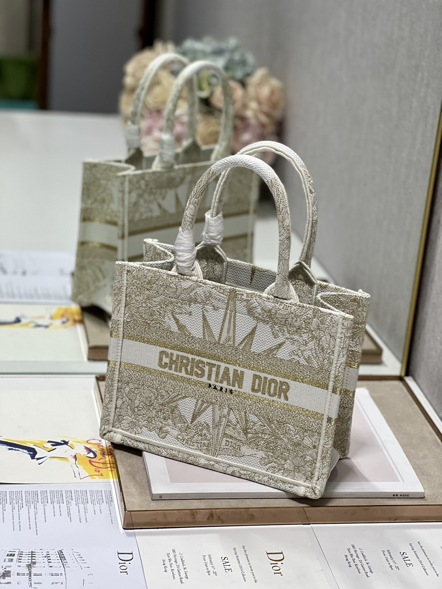Small D10r Book Tote