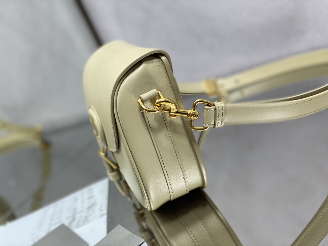 Medium D10r Bobby Bag