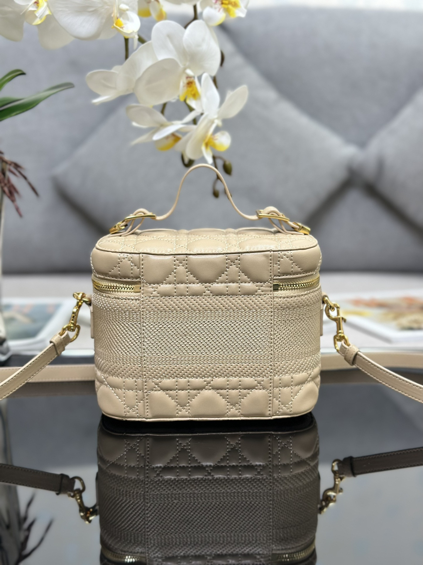 D10r Travel Vanity