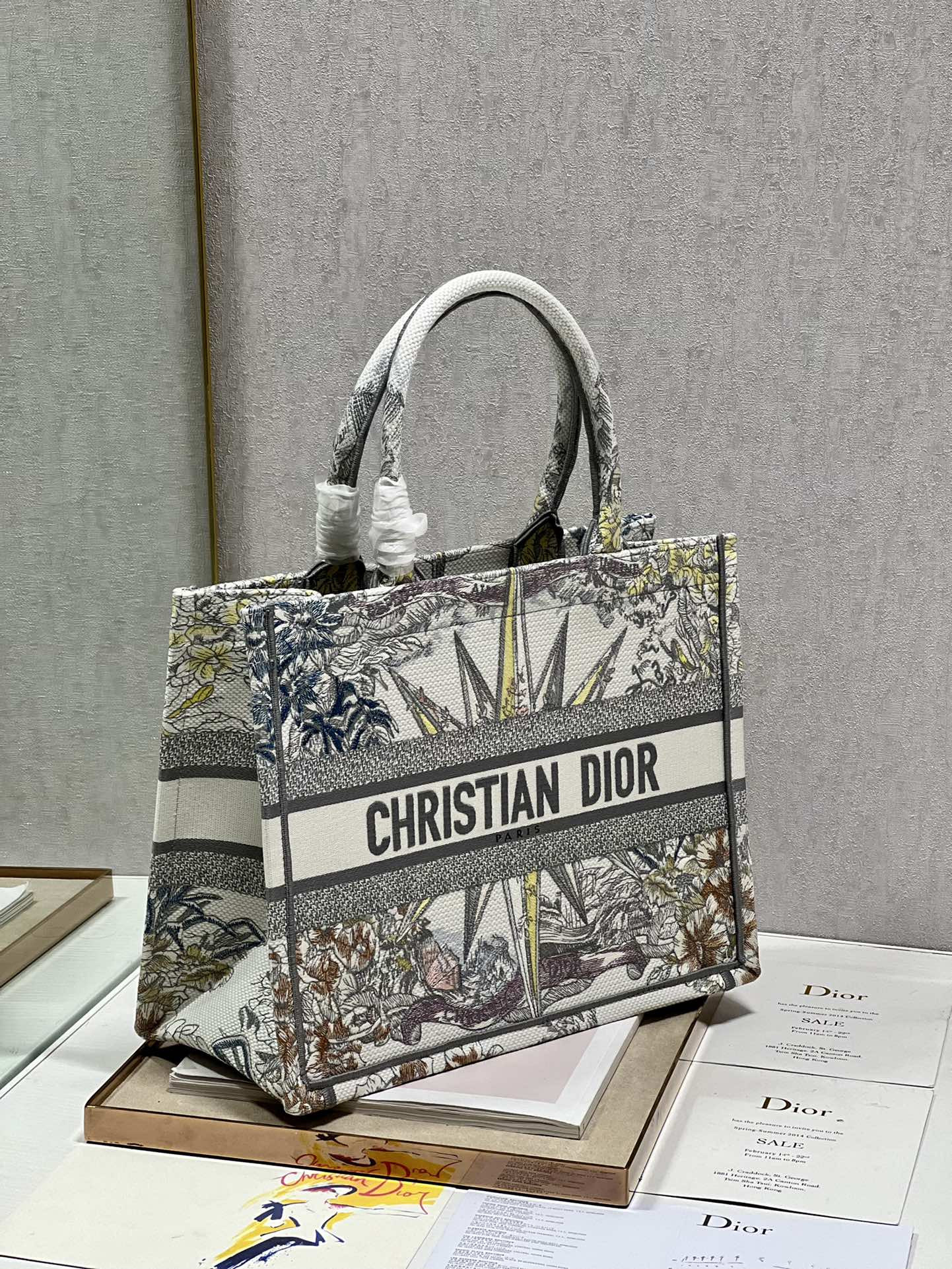 Medium D10r Book Tote