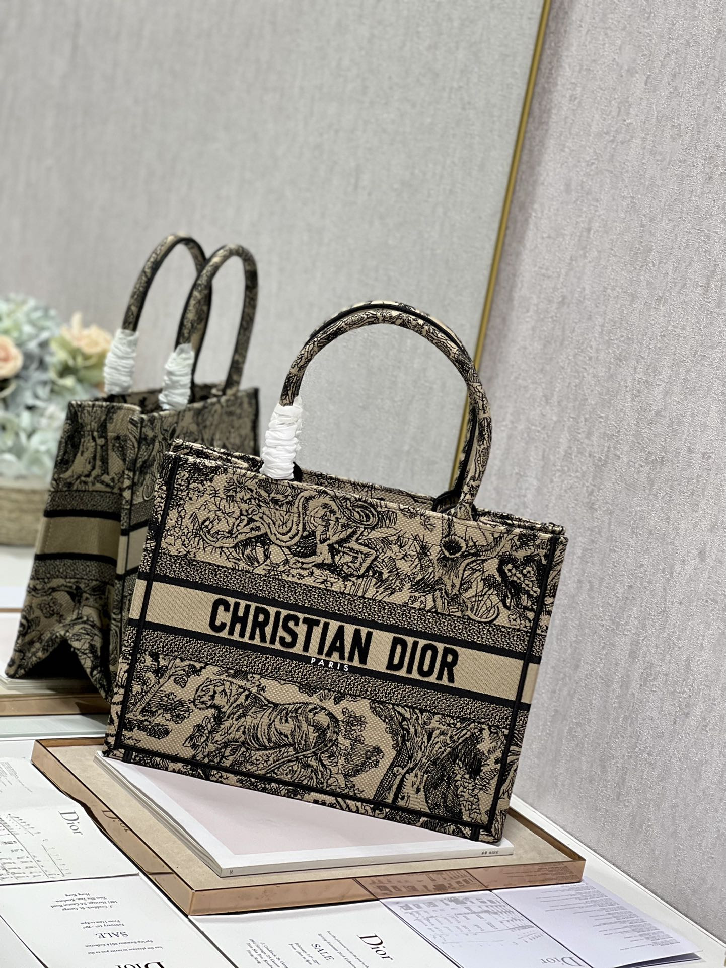 Medium D10r Book Tote
