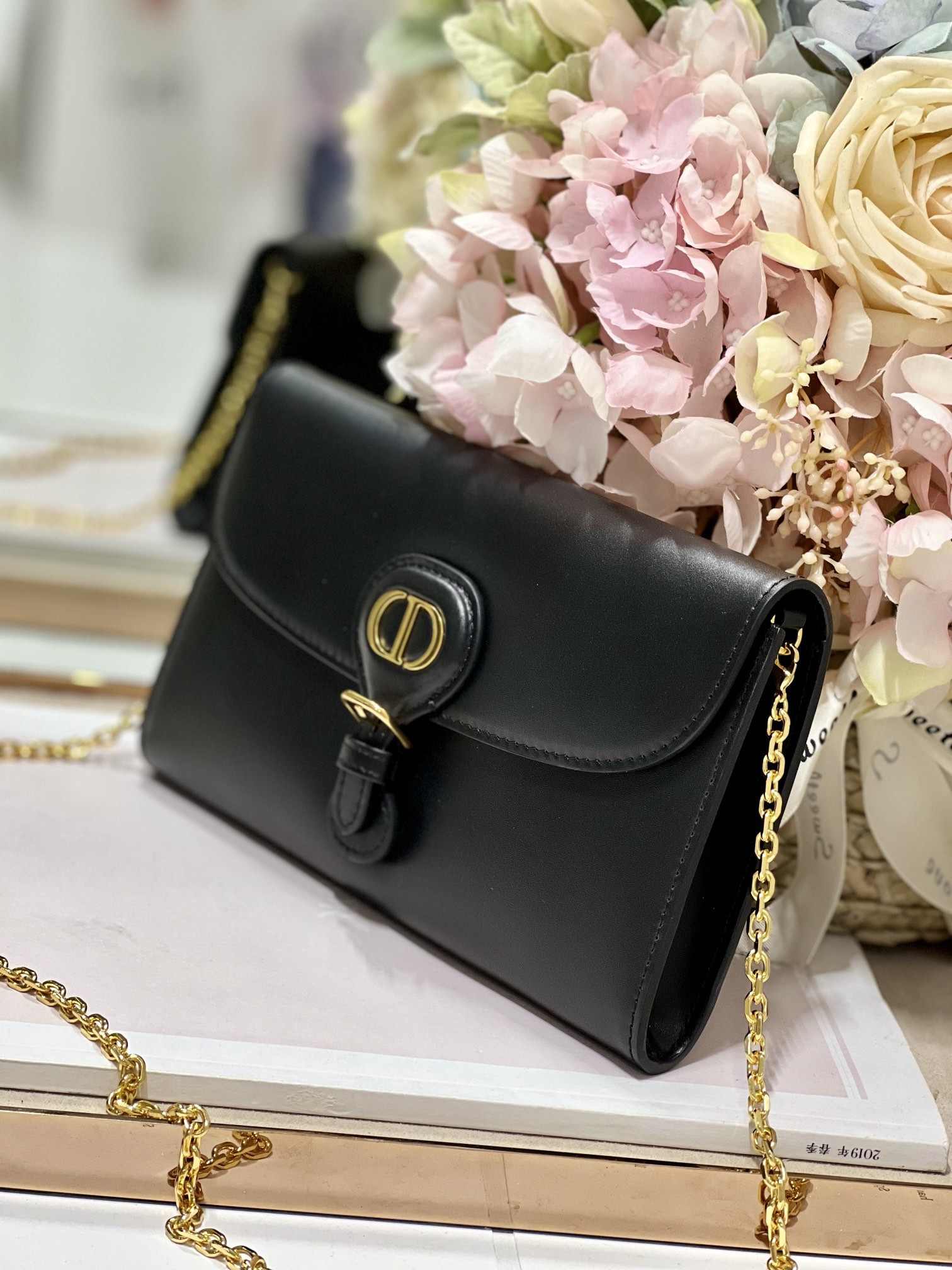 D10r Bobby East-west Pouch With Chain